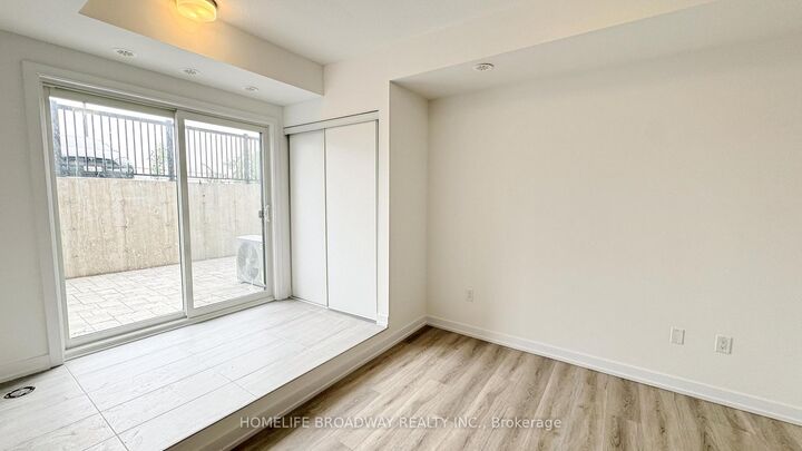 Property Photo:  25 Palace Street P9  ON N2E 0L3 