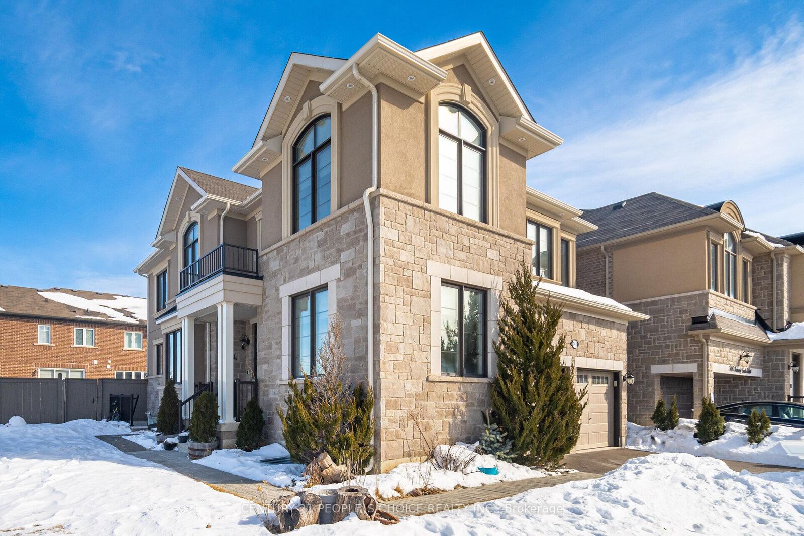 Property Photo:  744 Kennedy Circle W Upper  ON L9E 1R9 
