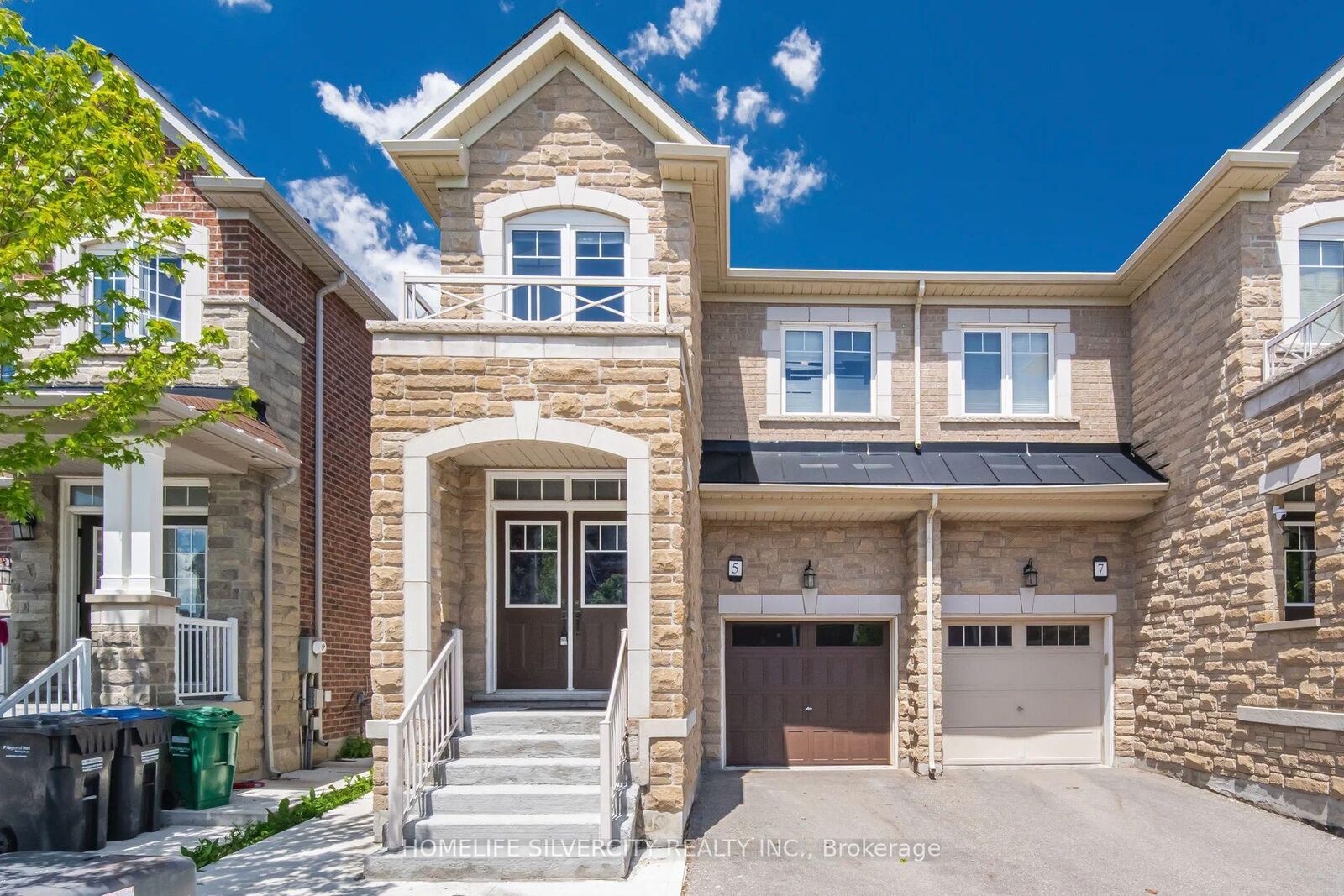 Property Photo: 5 Baffin Crescent ON L7A 4K7