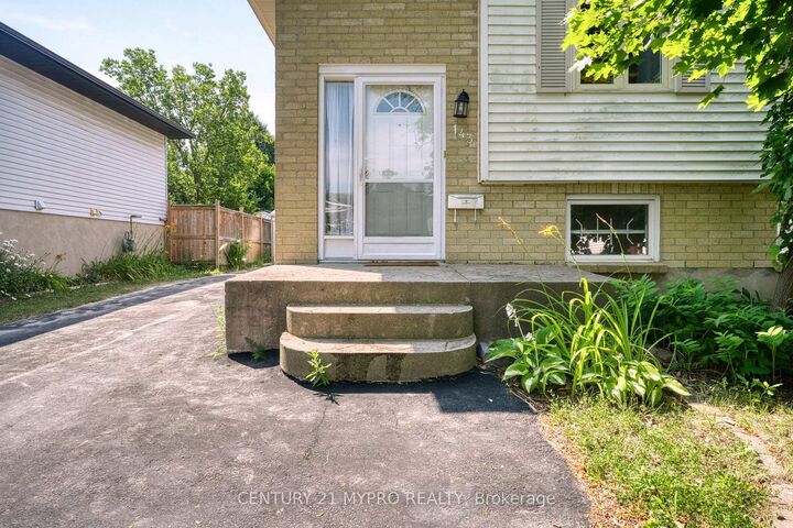 Property Photo: 143 Ardsley Crescent ON N6G 3W6
