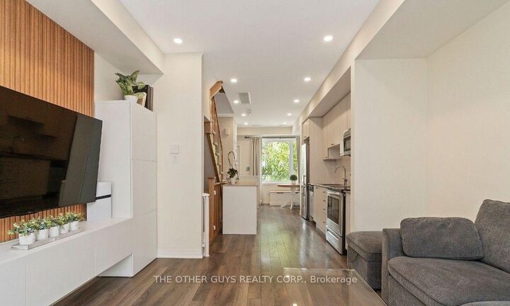 Property Photo:  19 Thomas Mulholland Drive  ON M3K 0B5 