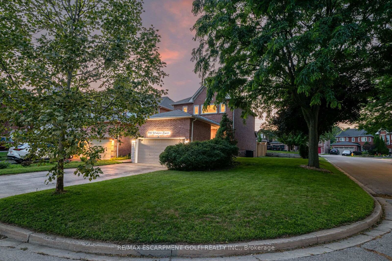 Property Photo: 1190 Windgrove Square ON L1X 2S5