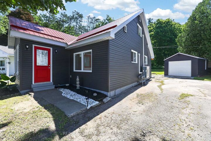Property Photo: 7 Victory Crescent ON L9M 1B6