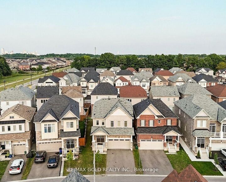 Property Photo:  8005 Odell Crescent  ON L2H 3R7 