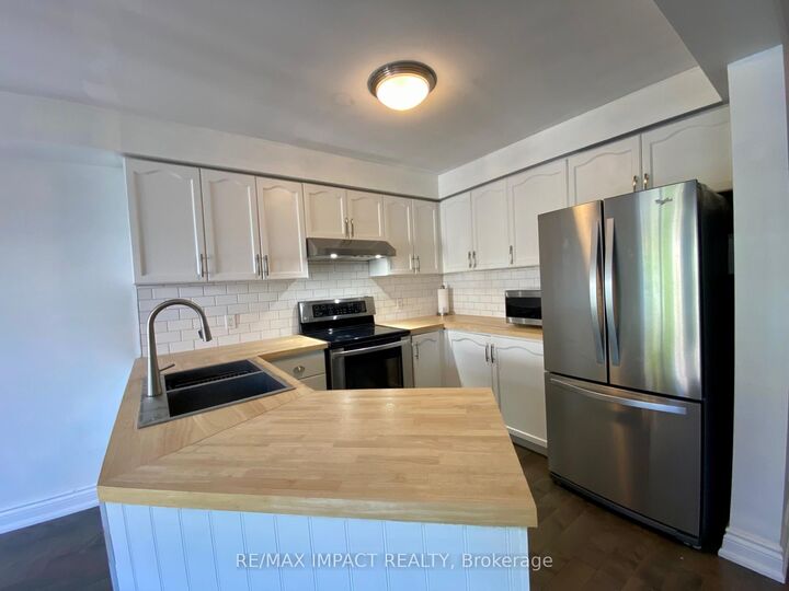 Property Photo:  17 Pidduck Street  ON L1E 2W3 