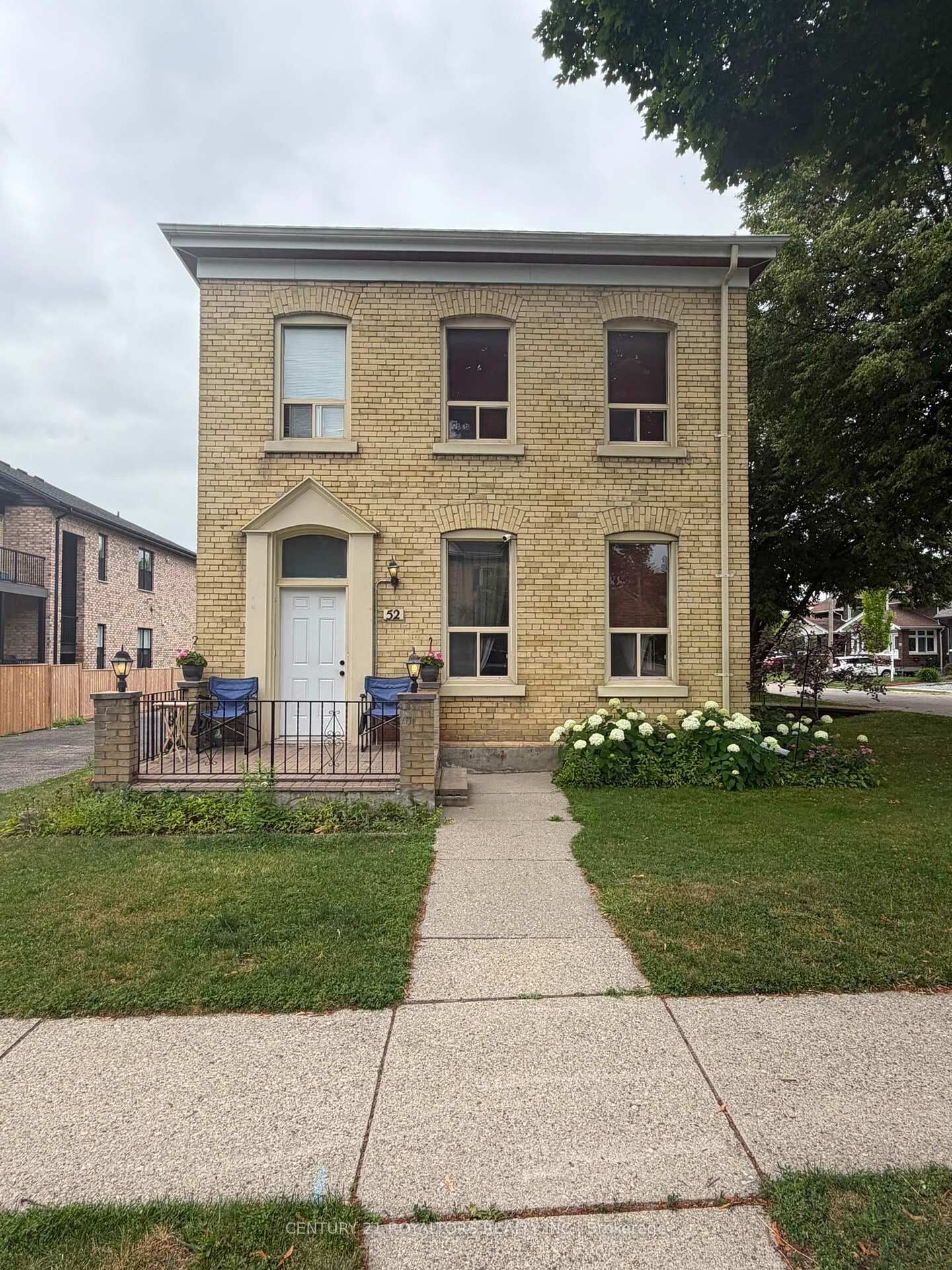 Property Photo: 52 Wellington Street 1 ON N4S 3H6