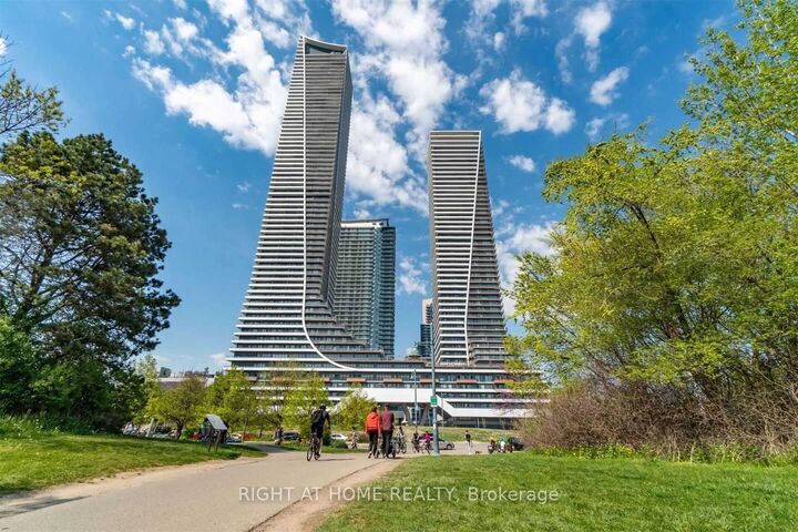 Property Photo: 30 Shore Breeze Drive 3212 ON M8V 0J1