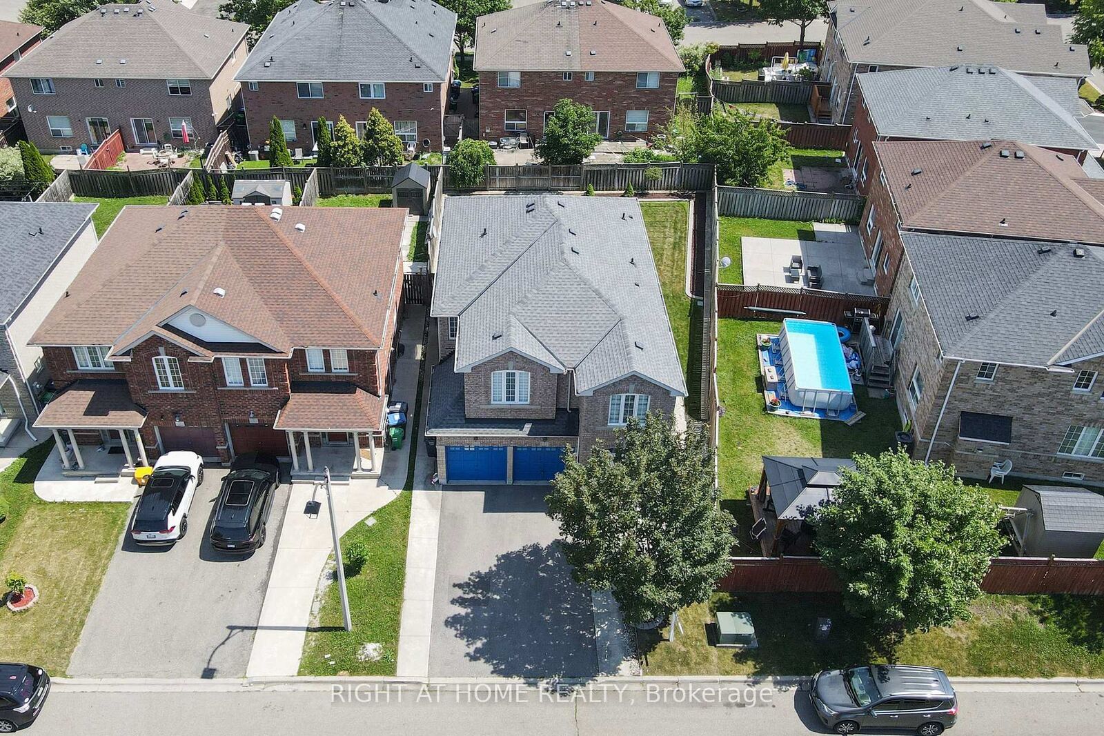 Property Photo: 3 Silverbell Court ON L7A 3V3