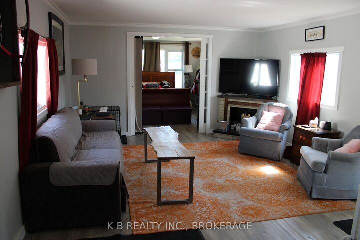 Property Photo: 4 Cedar Street W ON K7R 3L1