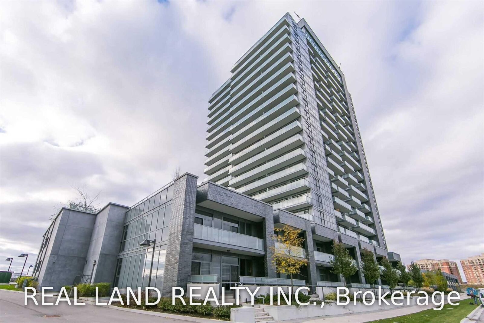Property Photo: 55 Oneida Crescent 805 ON L4B 0E8