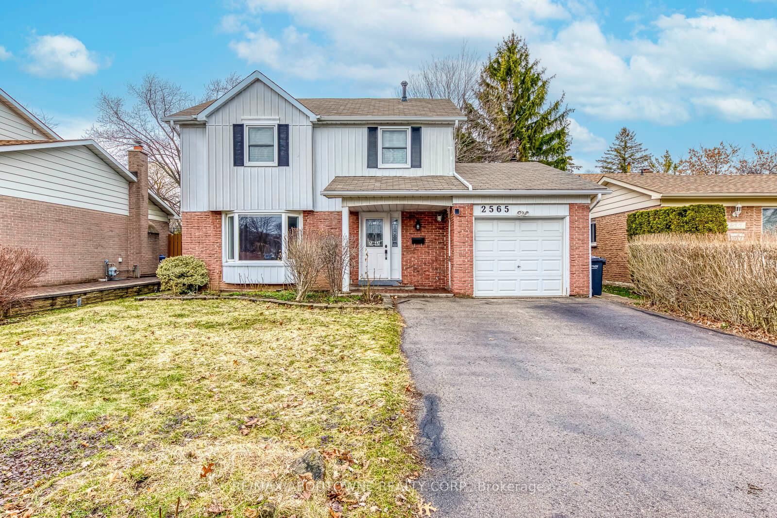 Property Photo: 2565 Windjammer Road ON L5L 1H7