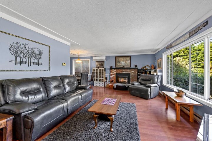 Property Photo: 1007 Centre Cres BC V9K 2G6