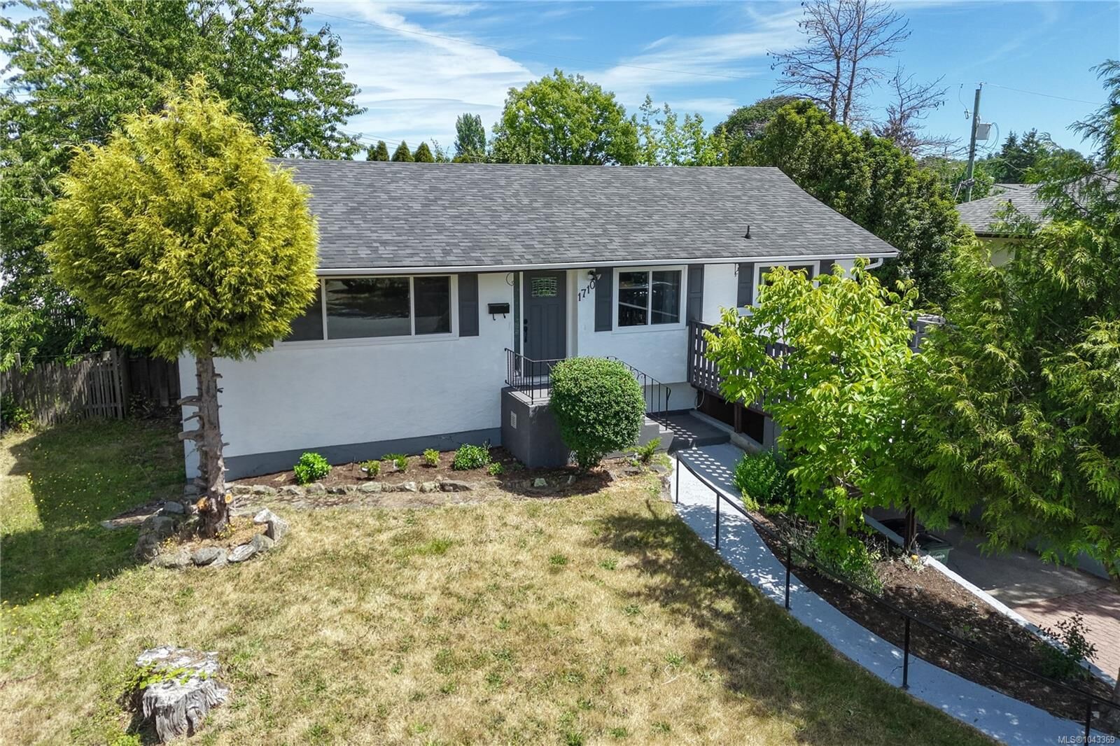 Property Photo: 1710 Sprucewood Pl BC V8N 1H3