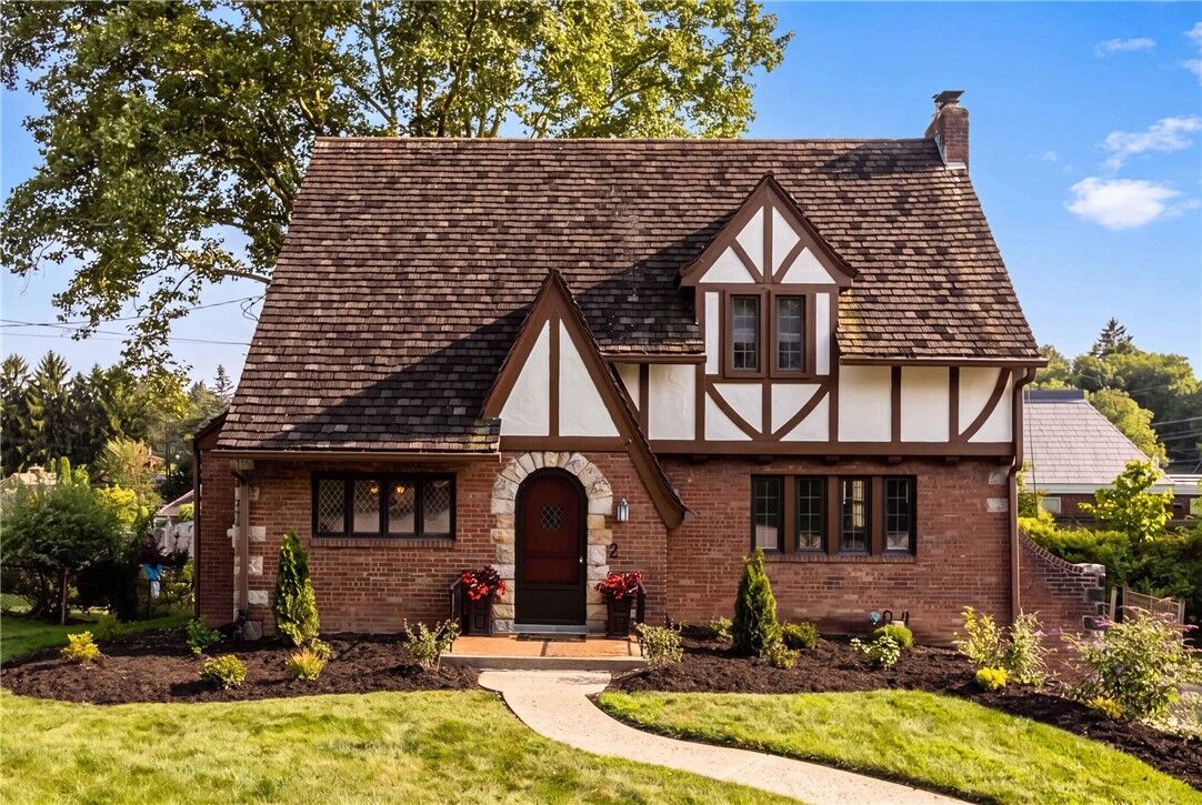 Property Photo: 2 Glenvue Dr PA 15237