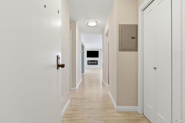 Property Photo: 8 Lakeview Court CA 94947