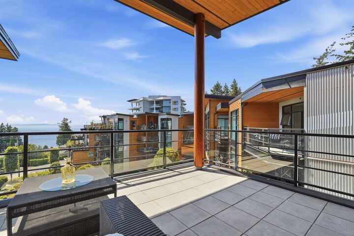 Property Photo: 14855 Thrift Avenue Ph512 BC V4B 2J6