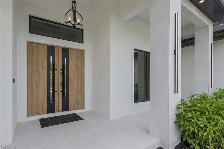 Property Photo: 634 19th St SW FL 34117