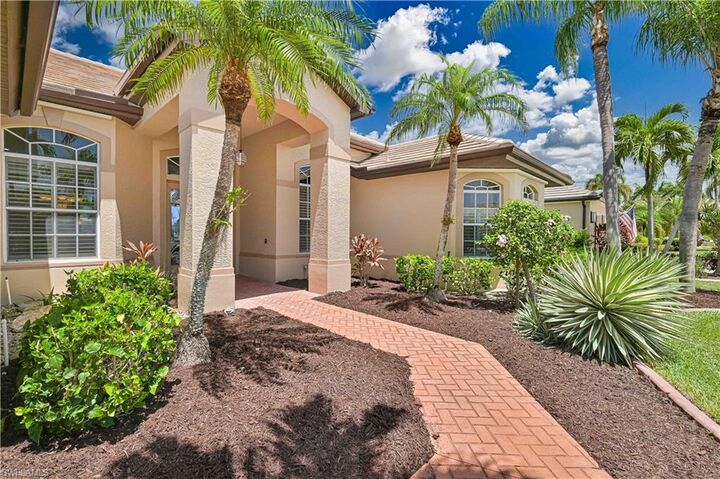 Property Photo: 5514 Merlyn Ln FL 33914
