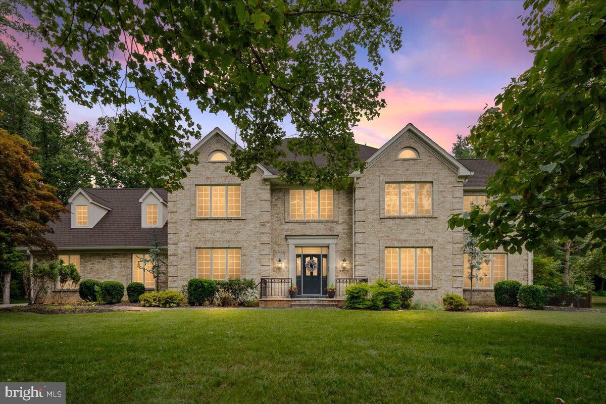 Property Photo: 6595 Chesapeake Place VA 20187