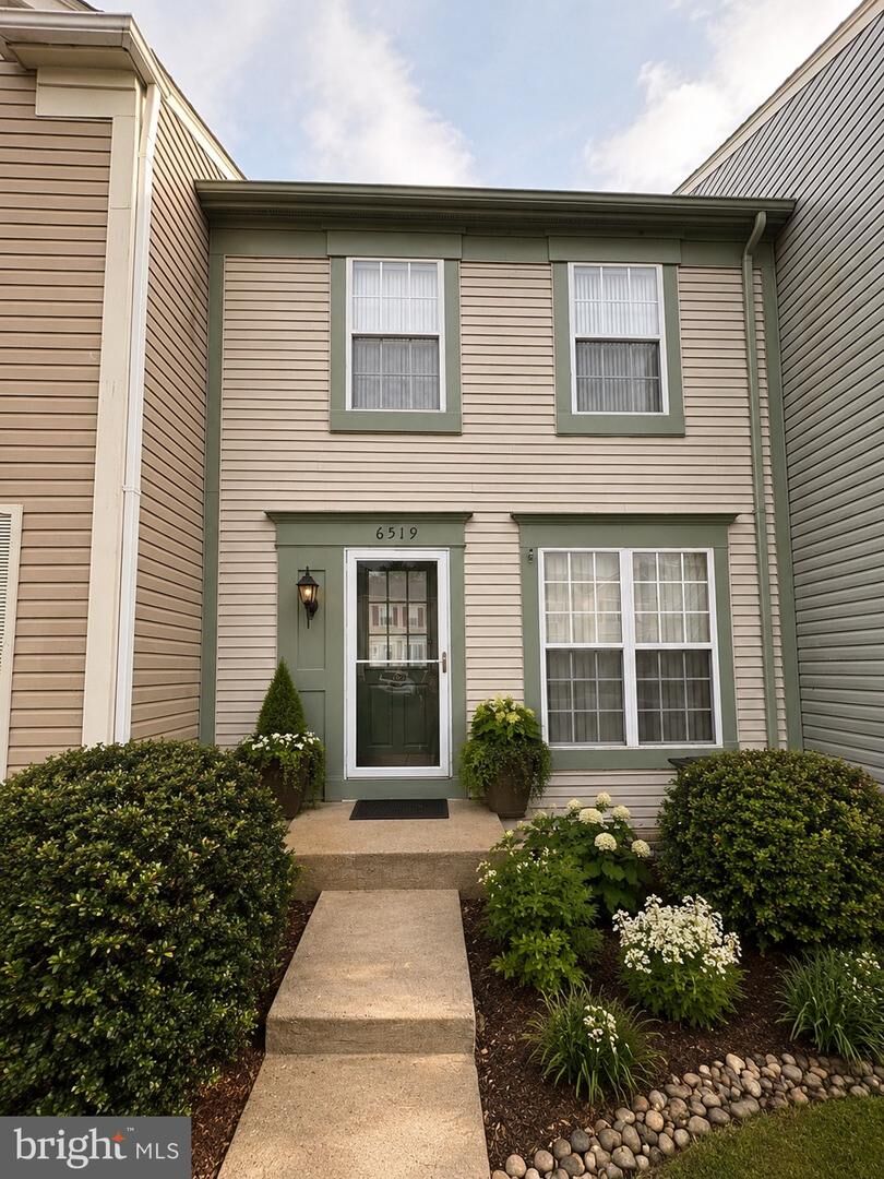 Property Photo: 6519 Old Carriage Lane VA 22315