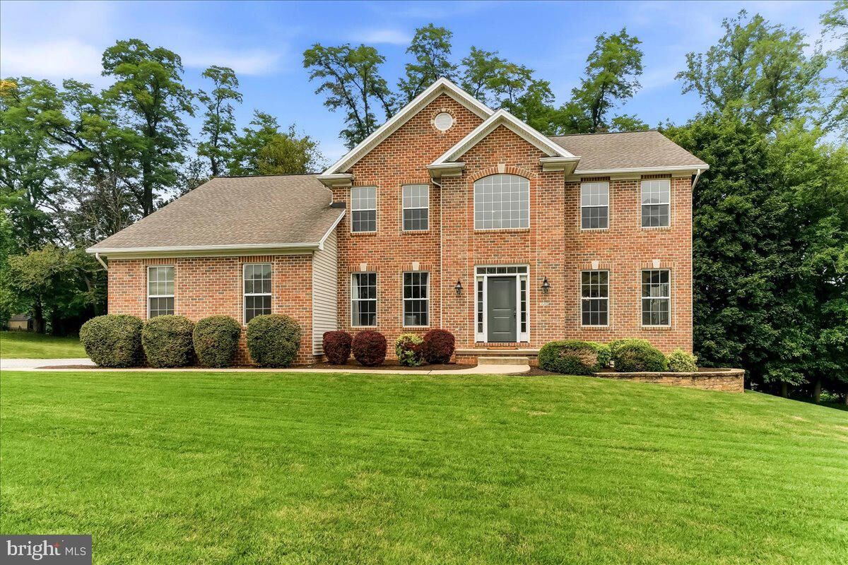 Property Photo: 125 Fieldstone Court PA 17402