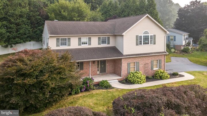 Property Photo: 1328 Edgewood Drive PA 17519