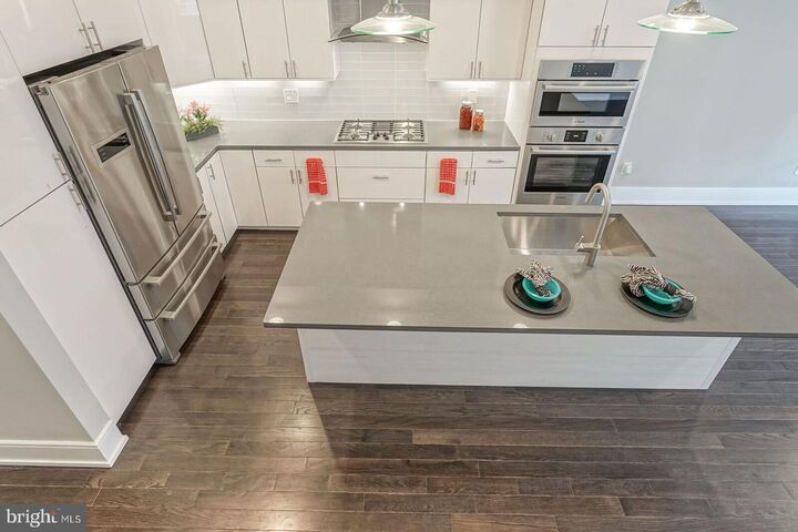 Property Photo: 1006 S 17th Street 00 B PA 19146