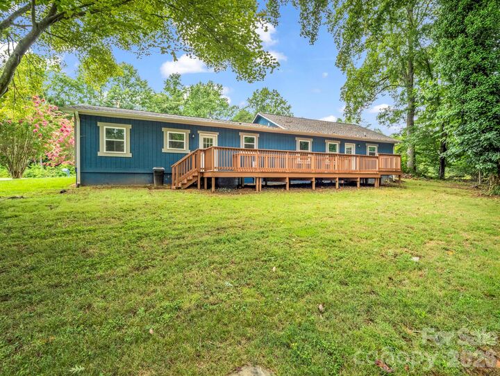 Property Photo: 611 Peniel Road NC 28722