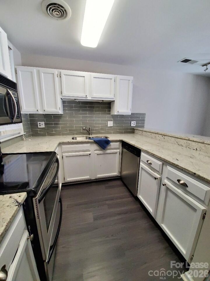 Property Photo:  230 S Cedar Street 5  NC 28202 