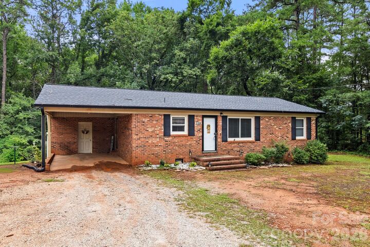 Property Photo:  3104 University Drive  SC 29720 