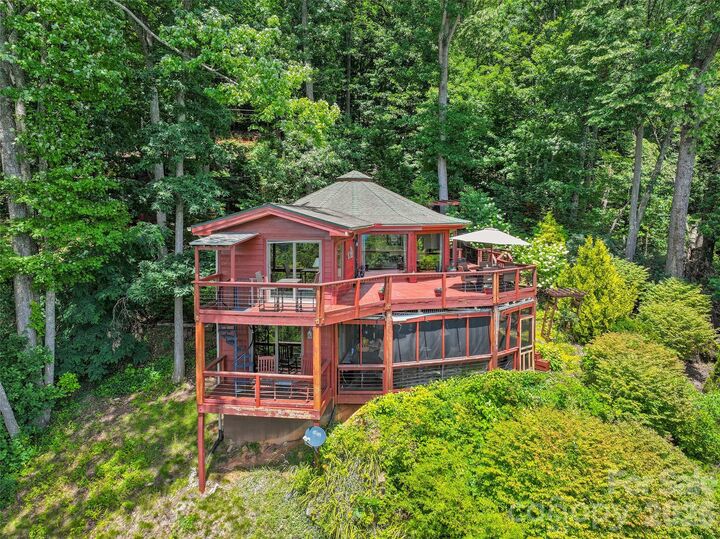 Property Photo: 632 Dogwood Trail NC 28786