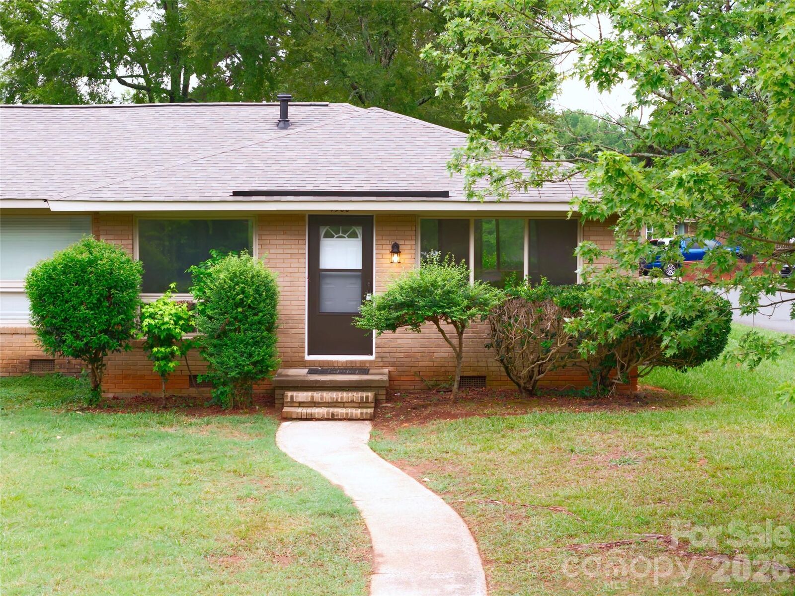 Property Photo:  4900 Malibu Drive  NC 28215 