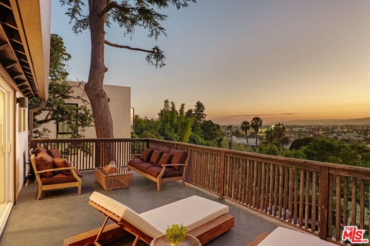 Property Photo:  937 Lucile Ave  CA 90026 