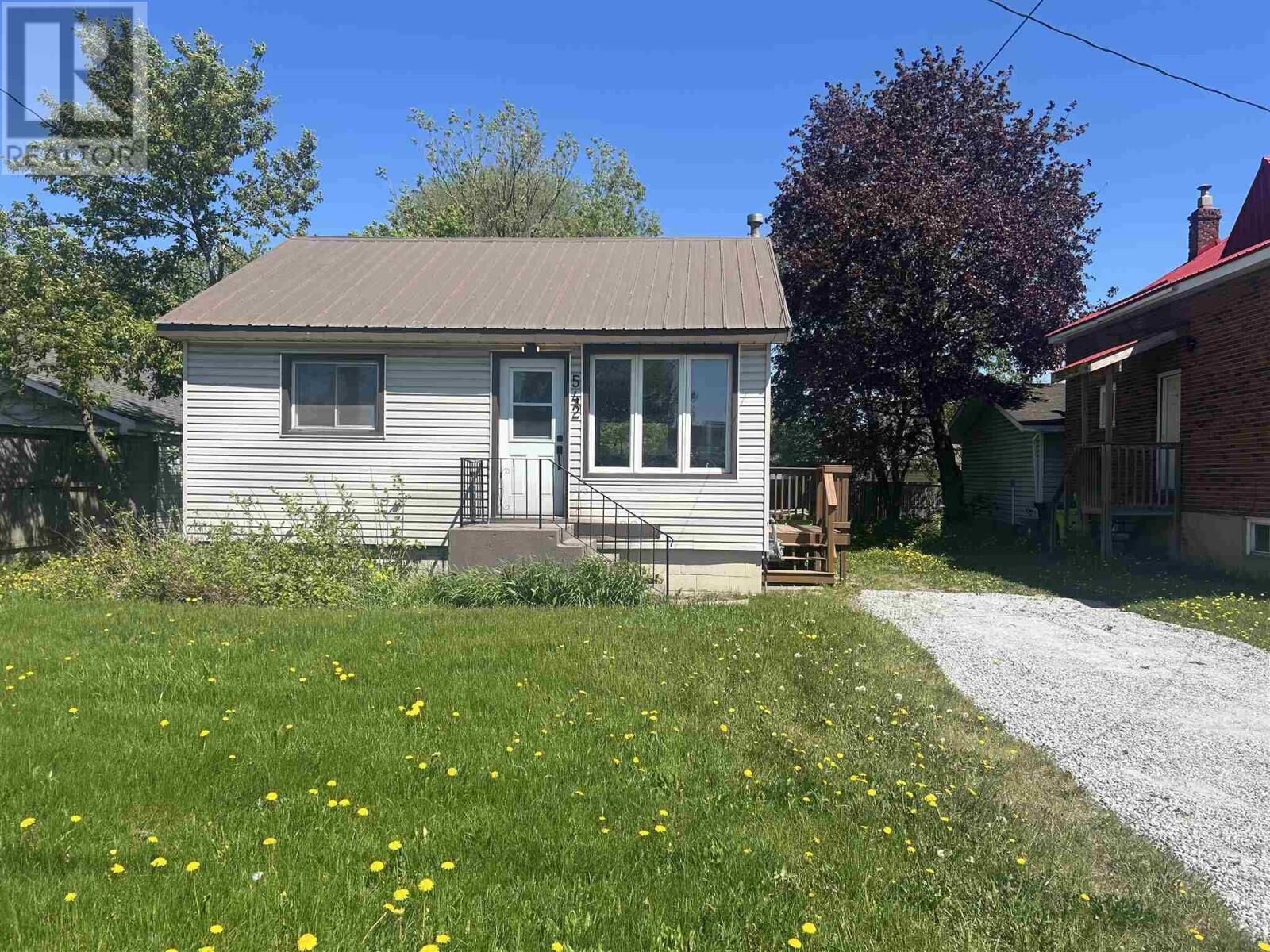 Property Photo:  542 Wallace Ter  ON P6C 1L8 