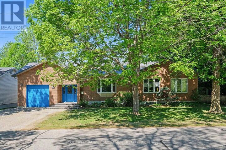 136 Charlotte Street East — photo 1