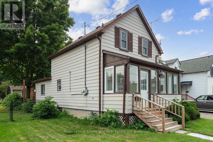 Property Photo: 86 Beckwith Street East ON K7H 1C4