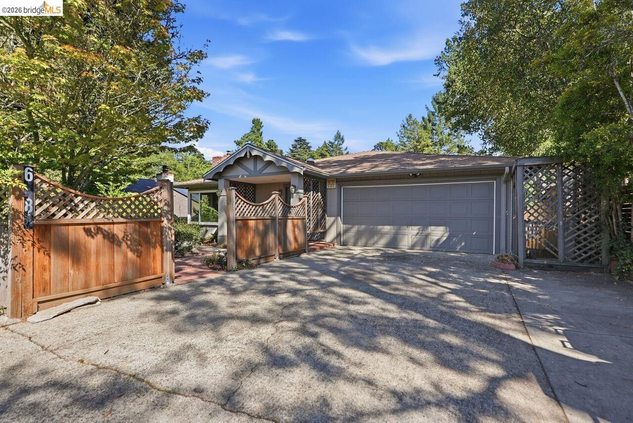 Property Photo: 6480 Ascot Dr CA 94611