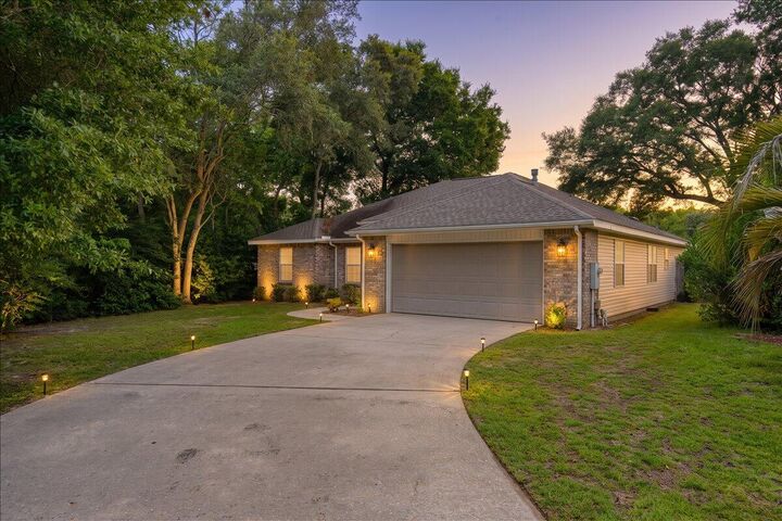 Property Photo: 105 Underwood Lane FL 32578
