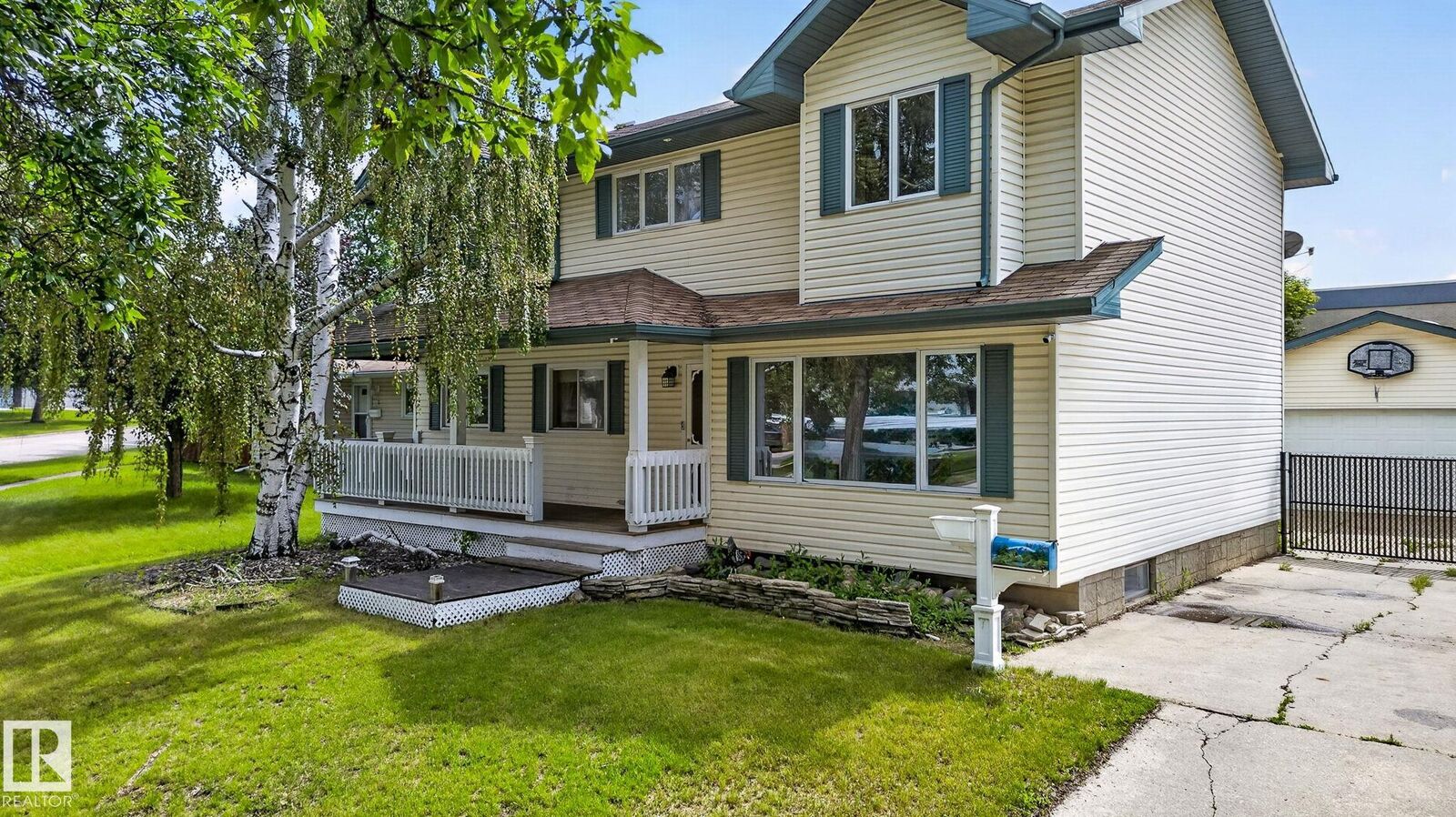 Property Photo: 9019 96 Avenue AB T8L 1E6
