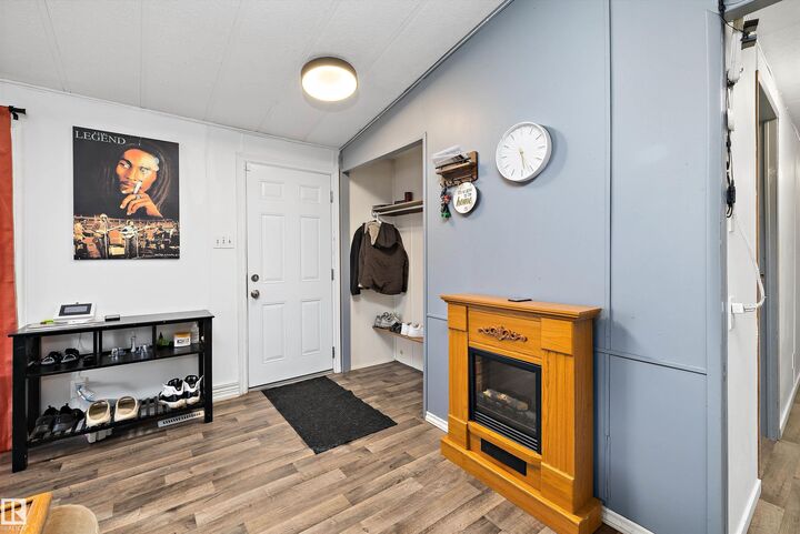 Property Photo: 46 Maple Terrace NW AB T6P 1H6