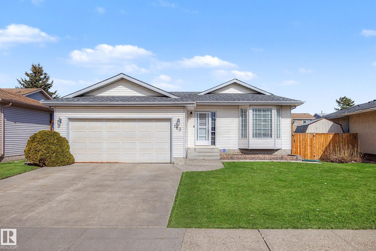 Property Photo: 110 Lunnon Drive AB T0A 1N0