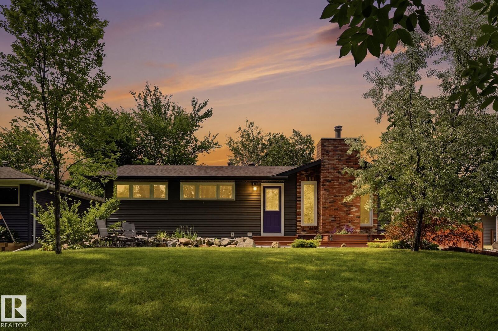Property Photo: 28 Sunnyside Crescent AB T8N 0J5