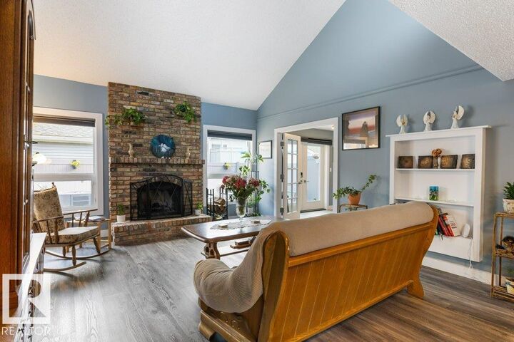 Property Photo: 7 Whiteoaks Estates AB T8N 3M2