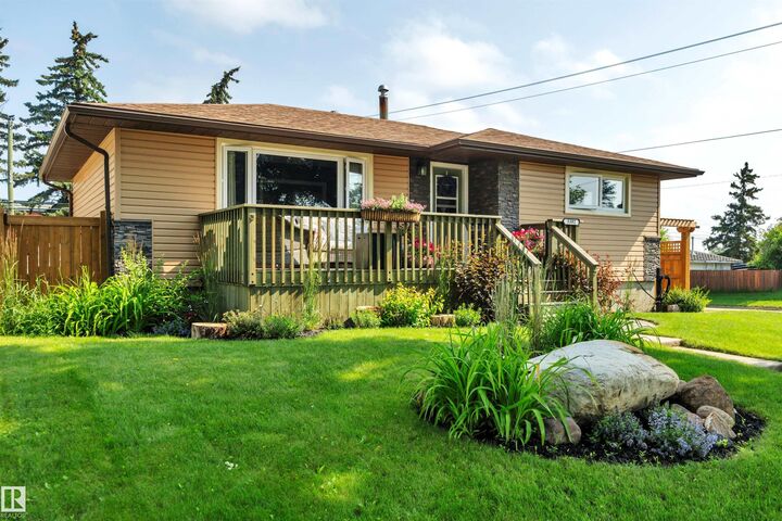 Property Photo: 5302 52 Ave AB T9A 0X7