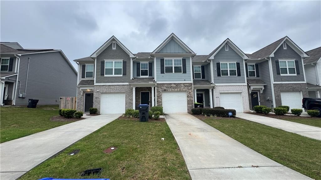 Property Photo: 5717 Union Pointe Drive GA 30291