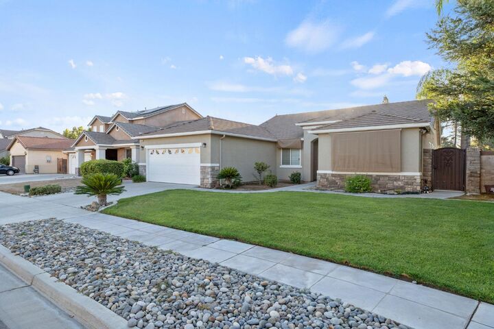 Property Photo:  1387 S Karen Avenue  CA 93727 