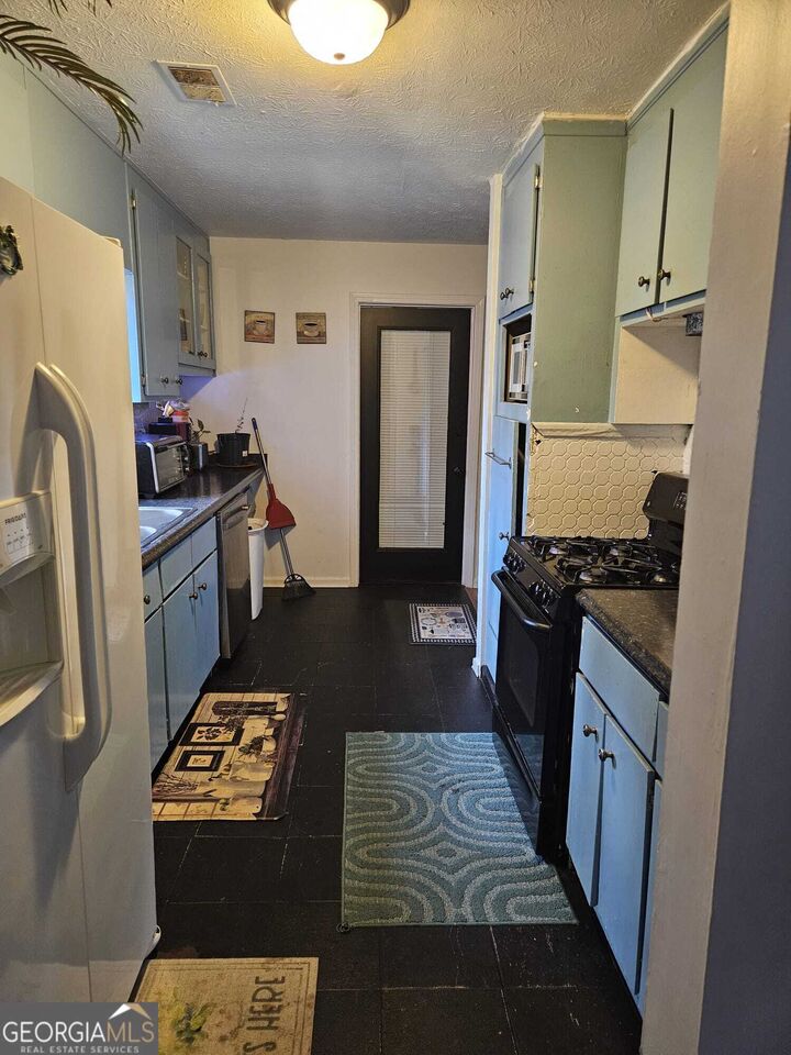 Property Photo: 135 Windy Hill Road GA 30214