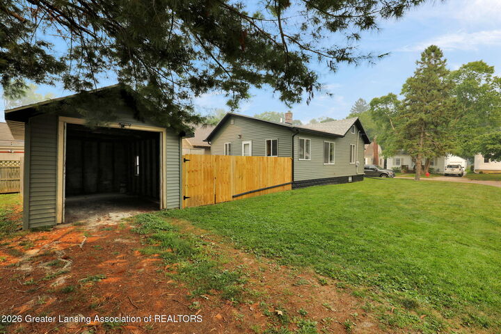 Property Photo:  2216 Sunnyside Avenue  MI 48910 