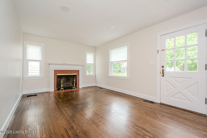 Property Photo: 4214 Churchill Rd KY 40207