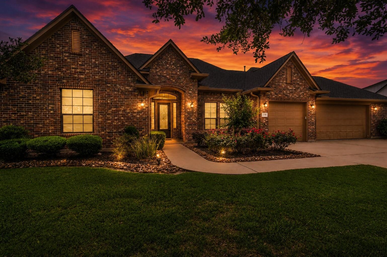 Property Photo: 1100 Southern Oaks Drive TX 77515